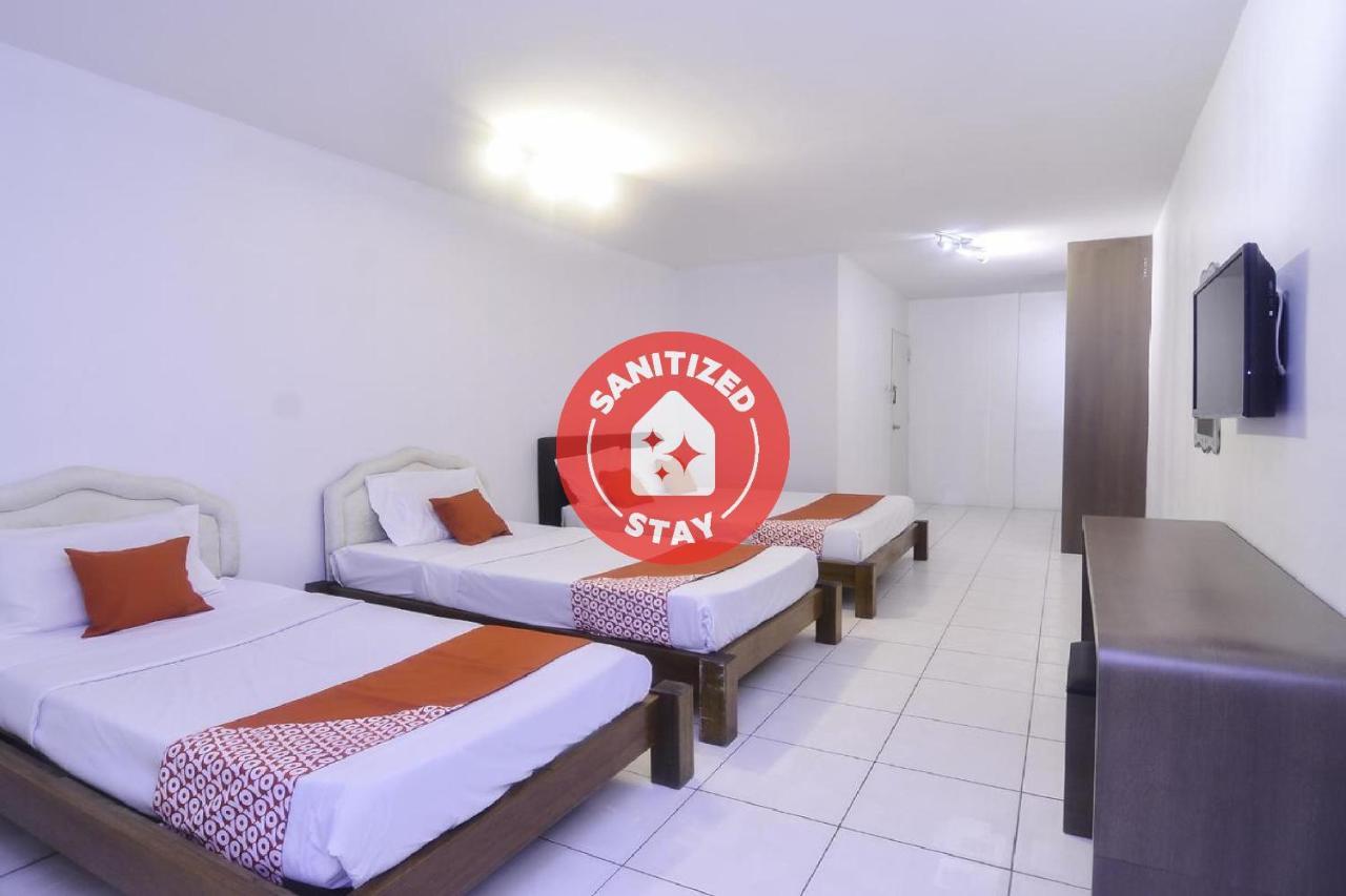 Oyo 44034 Furama Lodging House Kuching Buitenkant foto