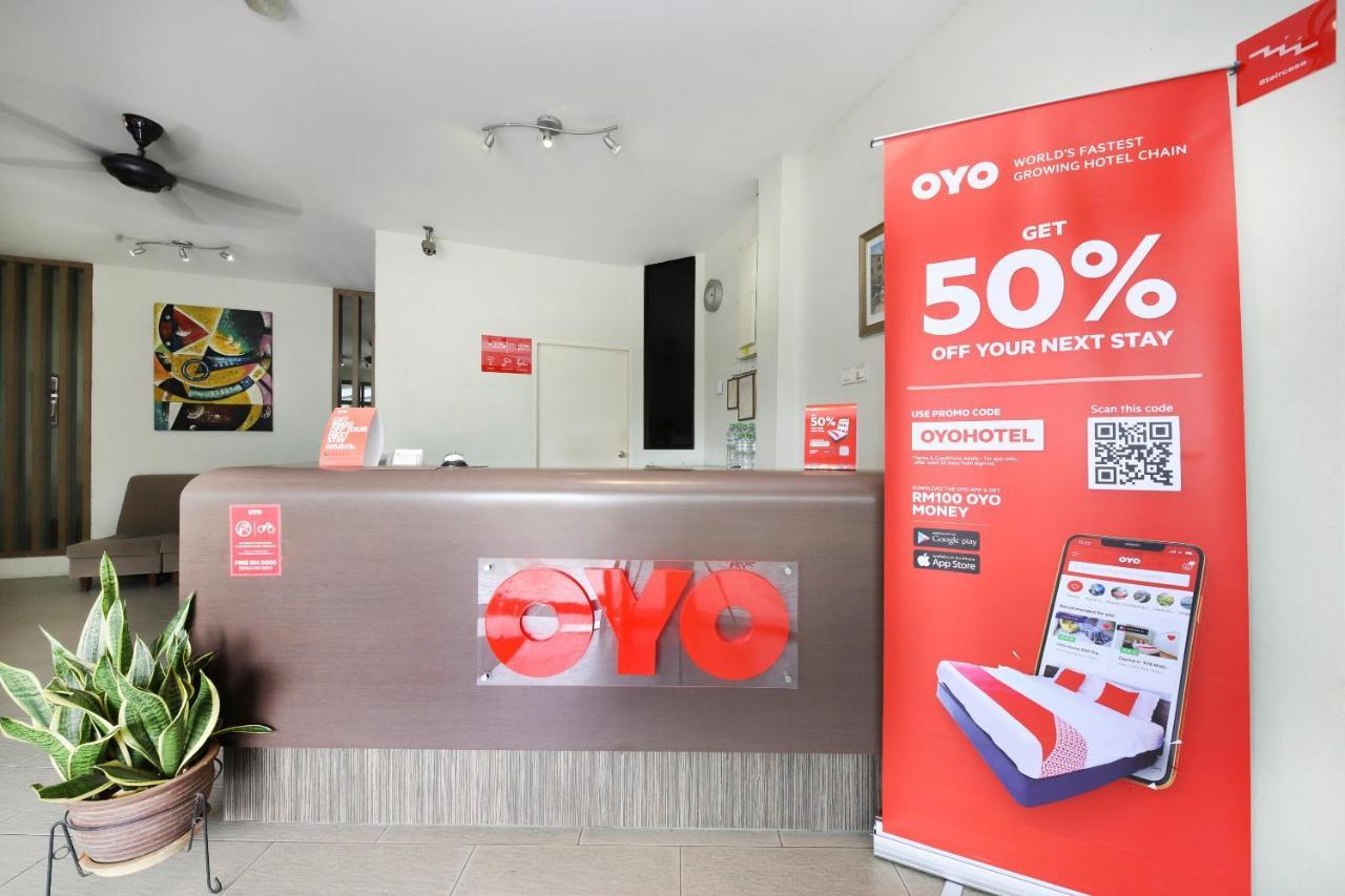 Oyo 44034 Furama Lodging House Kuching Buitenkant foto