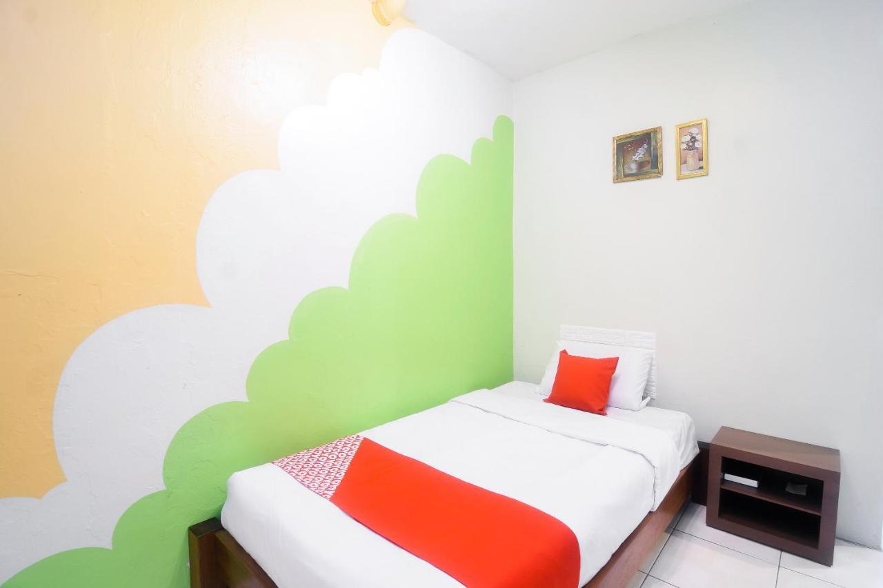 Oyo 44034 Furama Lodging House Kuching Buitenkant foto