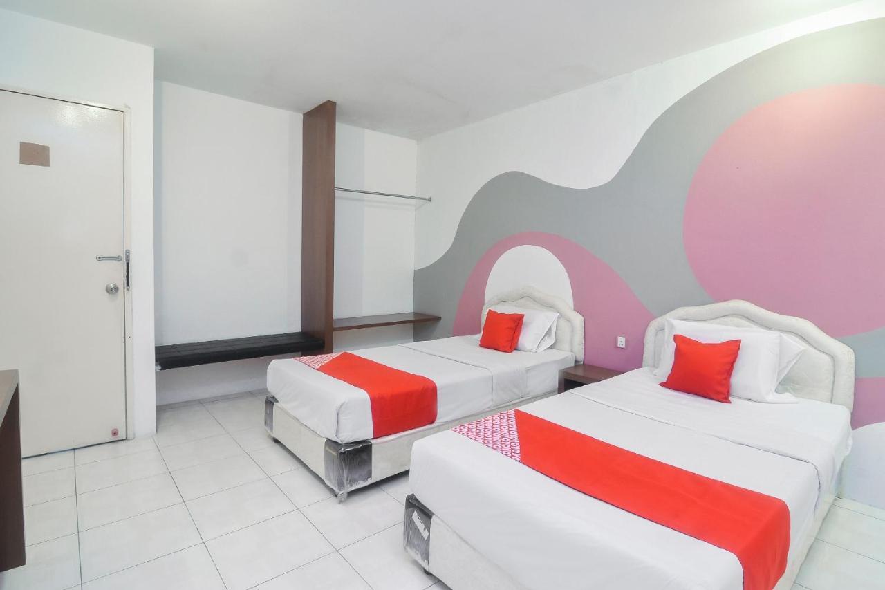 Oyo 44034 Furama Lodging House Kuching Buitenkant foto