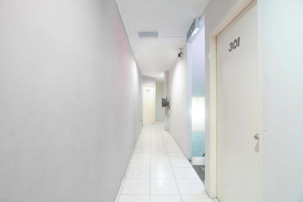 Oyo 44034 Furama Lodging House Kuching Buitenkant foto