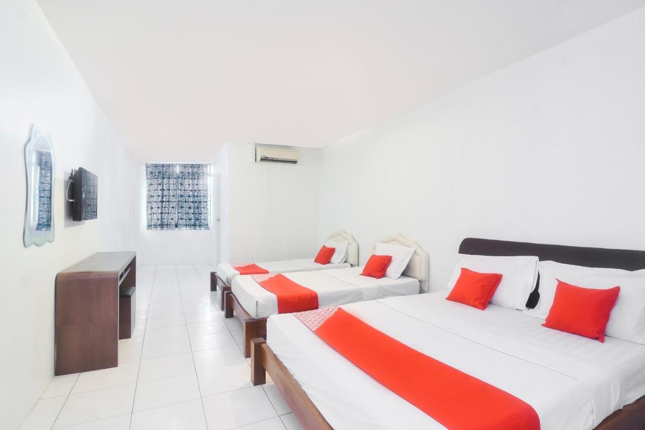 Oyo 44034 Furama Lodging House Kuching Buitenkant foto