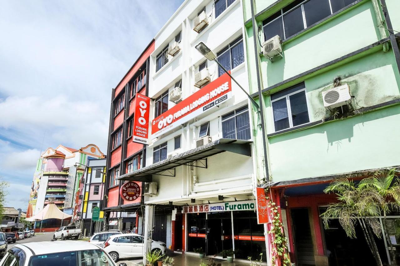 Oyo 44034 Furama Lodging House Kuching Buitenkant foto