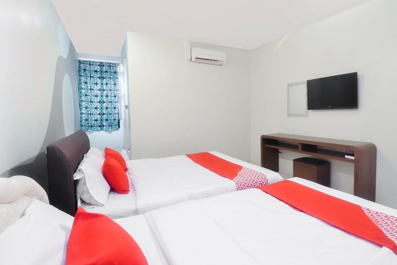 Oyo 44034 Furama Lodging House Kuching Buitenkant foto