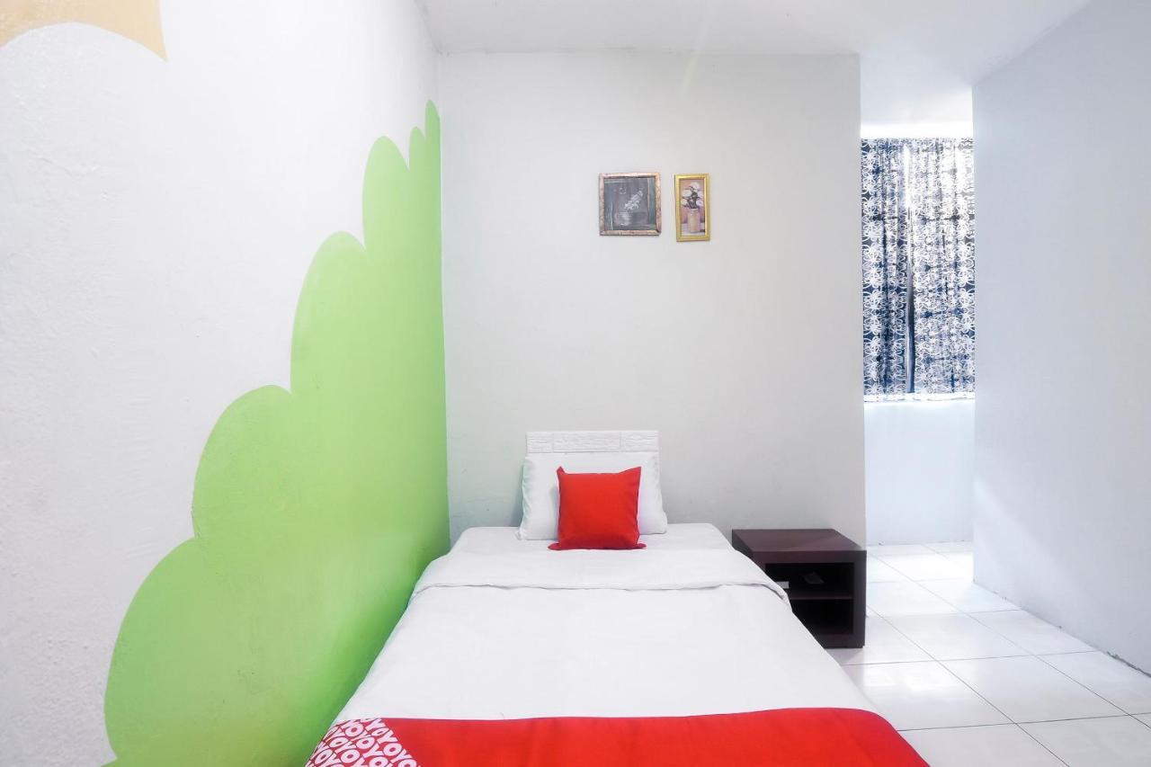 Oyo 44034 Furama Lodging House Kuching Buitenkant foto