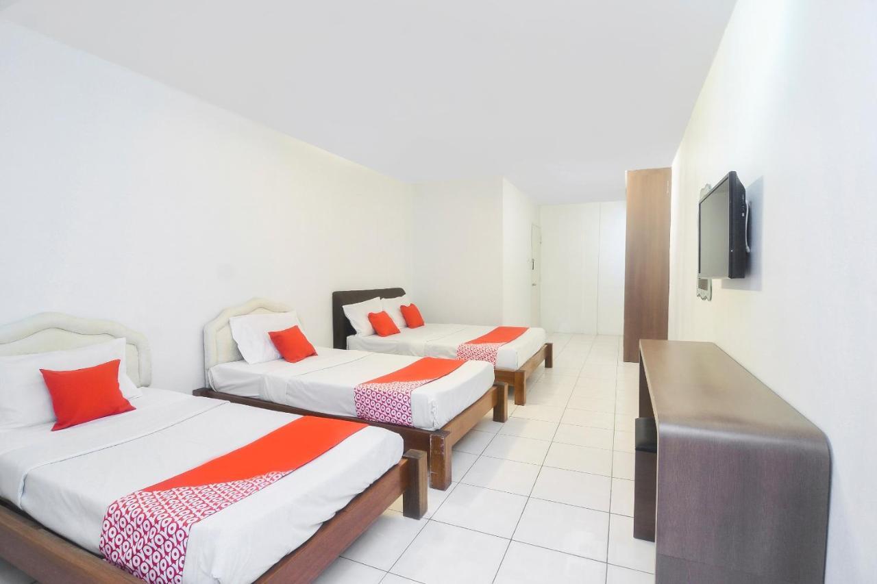 Oyo 44034 Furama Lodging House Kuching Buitenkant foto