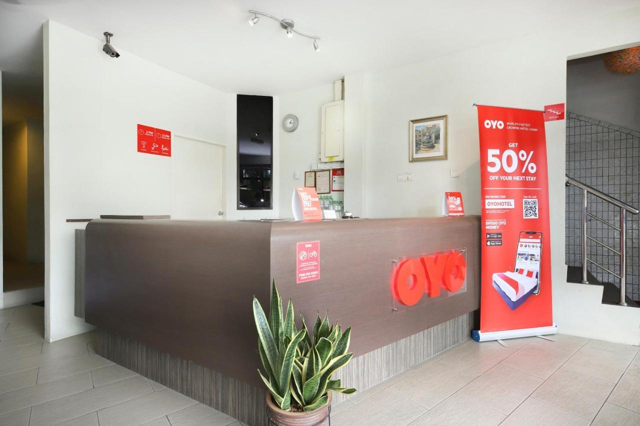 Oyo 44034 Furama Lodging House Kuching Buitenkant foto