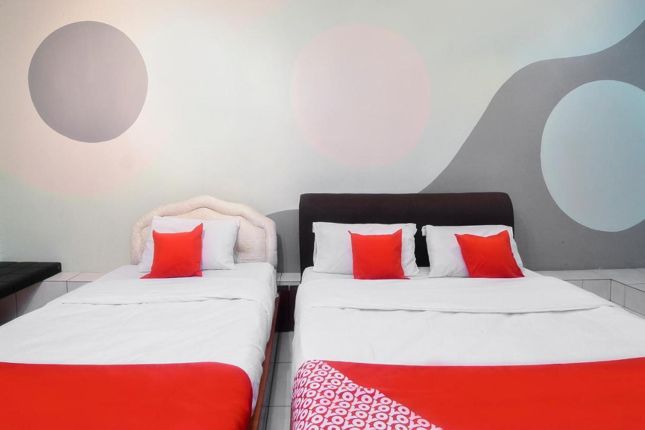 Oyo 44034 Furama Lodging House Kuching Buitenkant foto