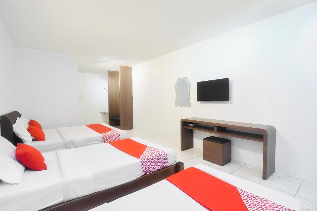 Oyo 44034 Furama Lodging House Kuching Buitenkant foto