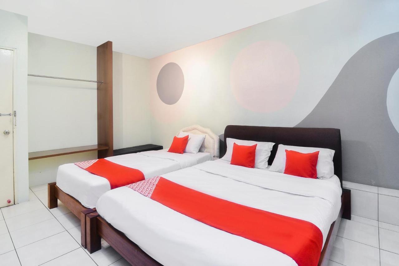 Oyo 44034 Furama Lodging House Kuching Buitenkant foto