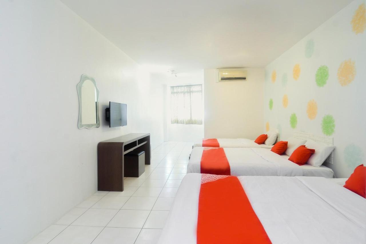 Oyo 44034 Furama Lodging House Kuching Buitenkant foto
