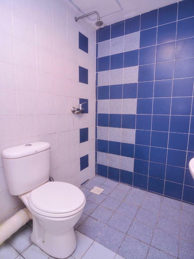 Oyo 44034 Furama Lodging House Kuching Buitenkant foto