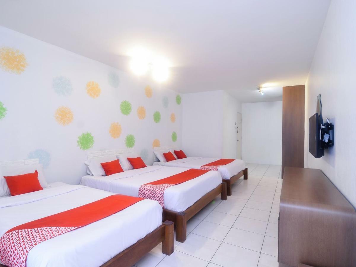 Oyo 44034 Furama Lodging House Kuching Buitenkant foto