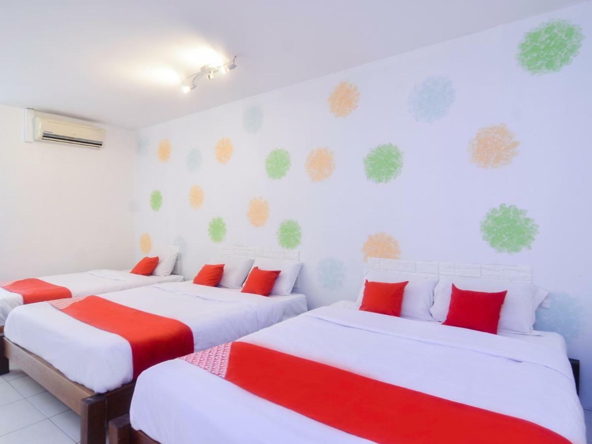 Oyo 44034 Furama Lodging House Kuching Buitenkant foto