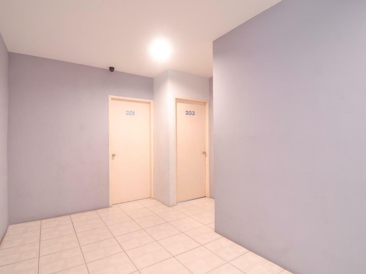 Oyo 44034 Furama Lodging House Kuching Buitenkant foto