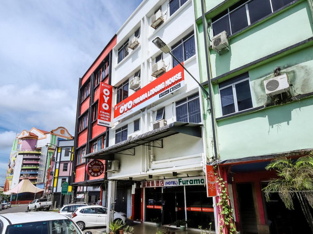 Oyo 44034 Furama Lodging House Kuching Buitenkant foto
