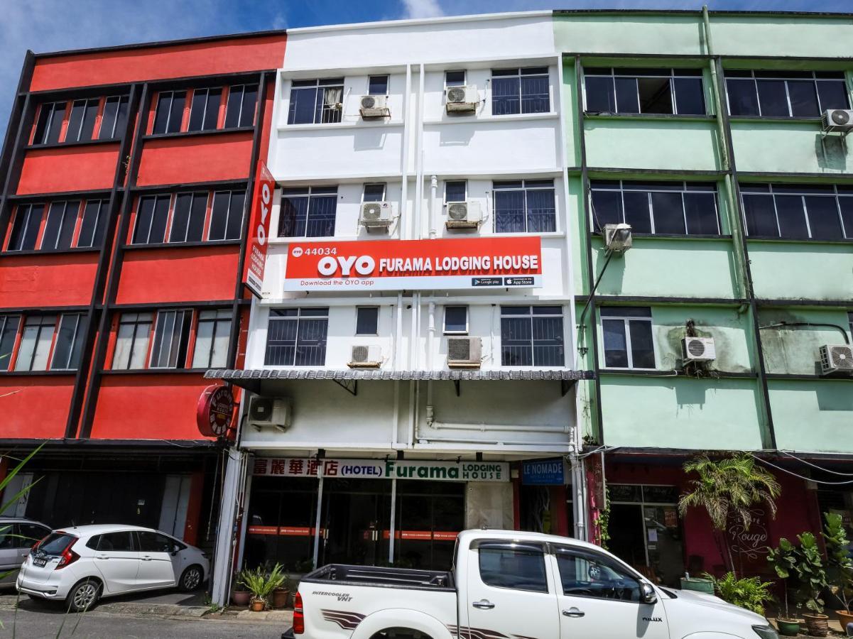 Oyo 44034 Furama Lodging House Kuching Buitenkant foto