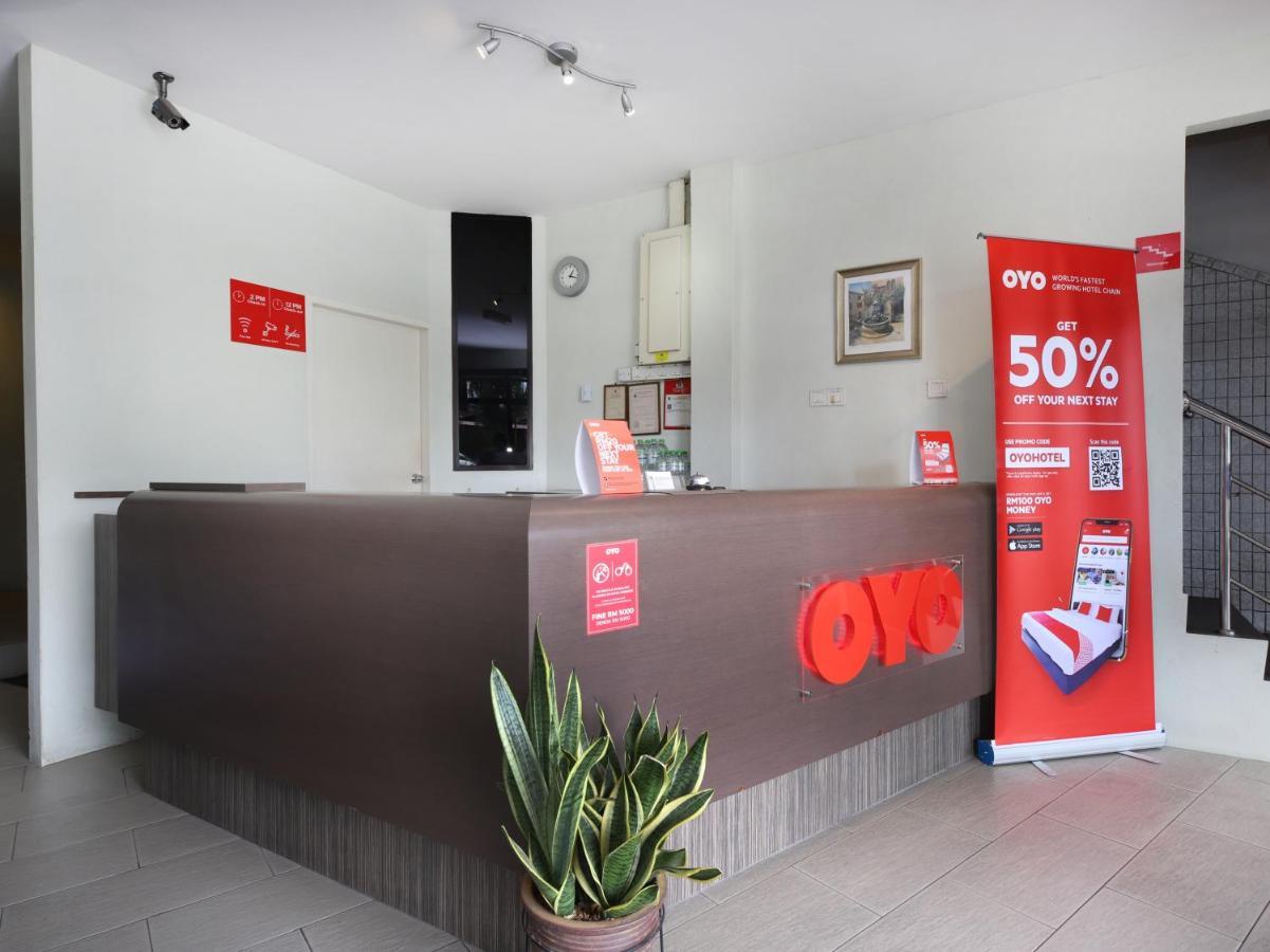 Oyo 44034 Furama Lodging House Kuching Buitenkant foto